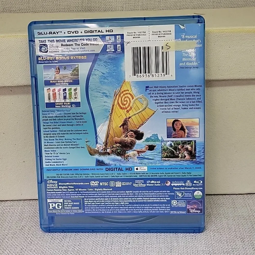 Disney's  Moana blu-ray‎ DVD , book and collectible action figures